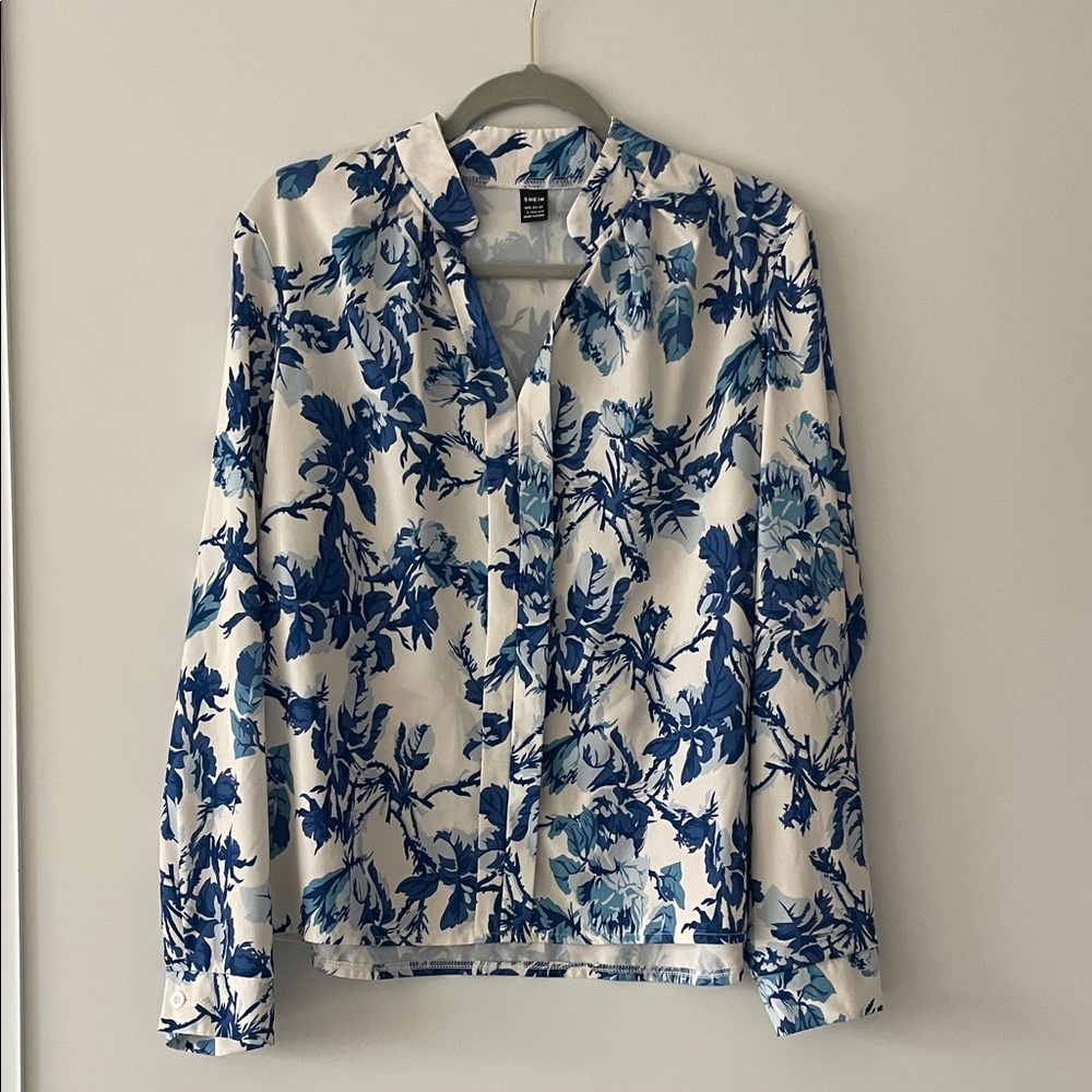 SHEIN White and Cream Buttoned Top with Mandarin Collar